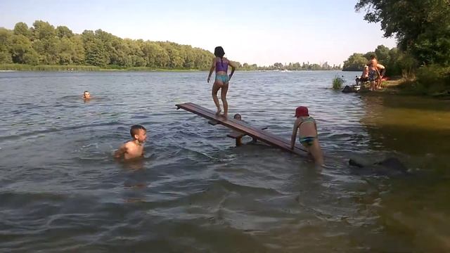 Десна. Ярослав і Лена. Стрибки в воду. 13-08-17 смотреть онлайн