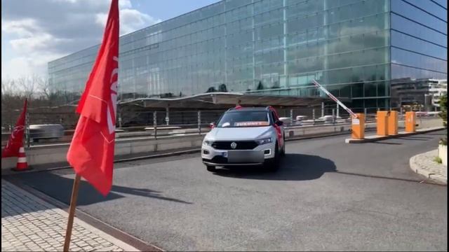Frühschlussaktion am 26. März 2021 in der gläsernen Manufaktur von Volkswagen in Dresden смотреть онлайн