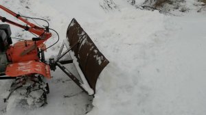 Почистил снег самодельным отвалом к мотоблоку