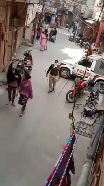 Corona Lockdown in India смотреть онлайн