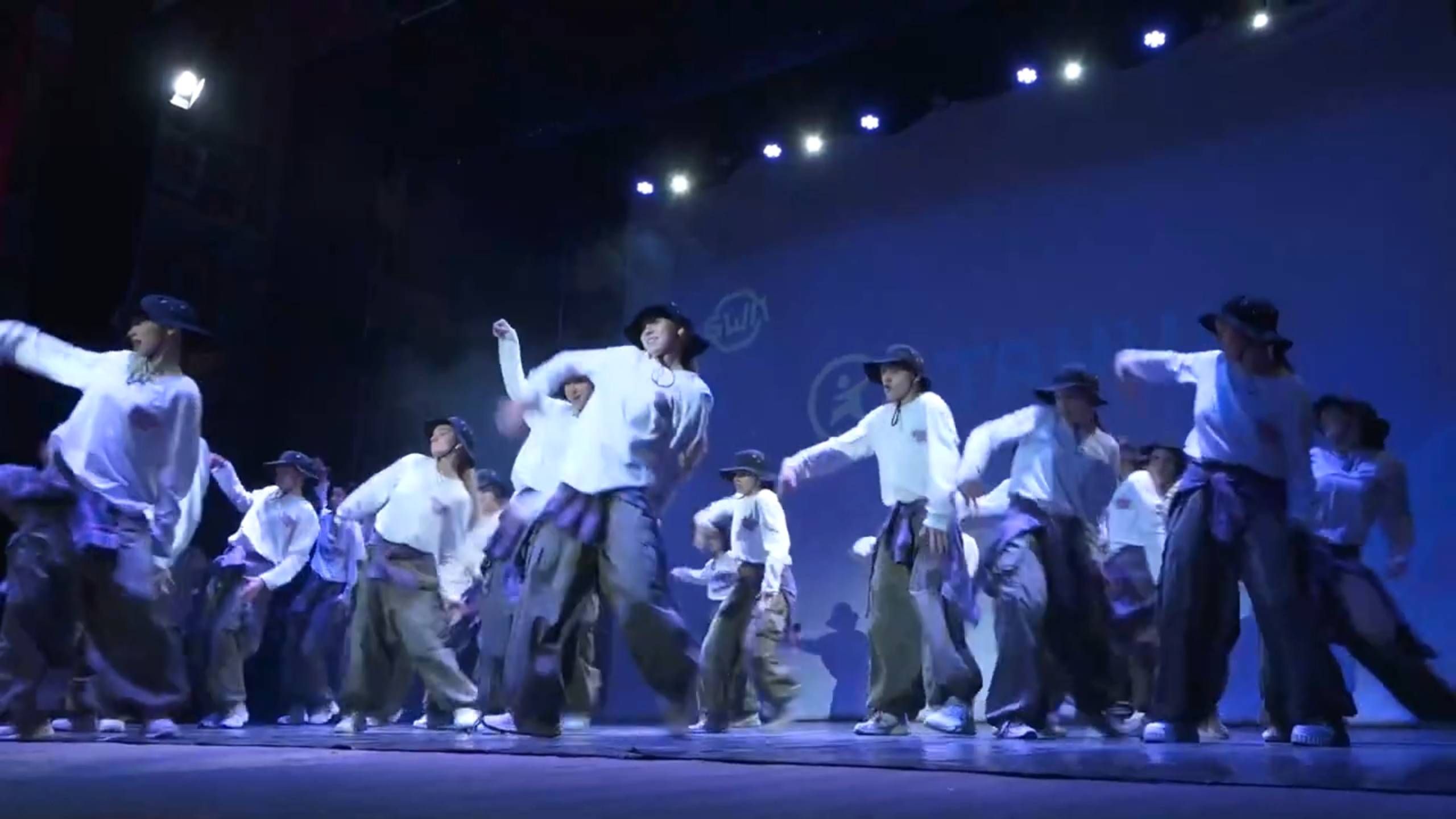 Современные танцы смотреть онлайн