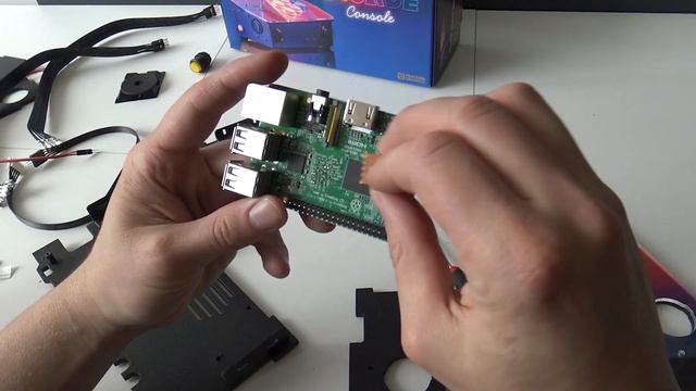 Build Your Own Mini Arcade Game Beast With Picade смотреть онлайн