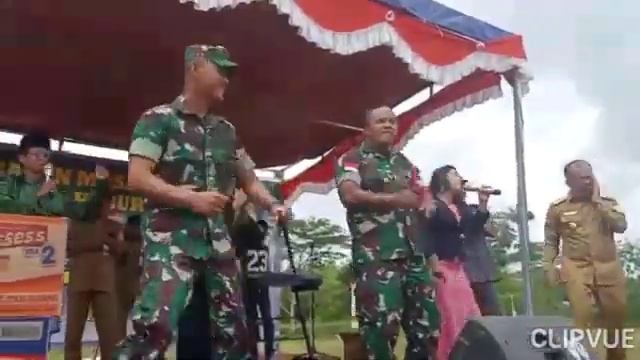PEJABAT BUPATI YANG SEDANG ASYIK BERGOYANG. смотреть онлайн