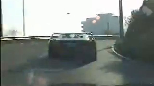 Ferrari F40 vs. Audi RS2 смотреть онлайн