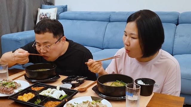 오늘은 배달음식 순대내장국밥 먹방 (ft.내장수육과 고기순대)😋Sundae and intestine soupㅣsteamed sundae and intestinesㅣMukbang смотреть онлайн