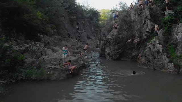 Samcvera Waterfall смотреть онлайн
