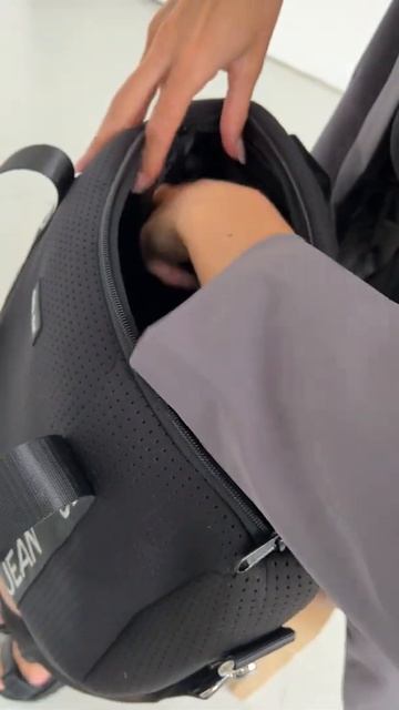 Fenix Weekender Neoprene Bag- With Zip Closure смотреть онлайн