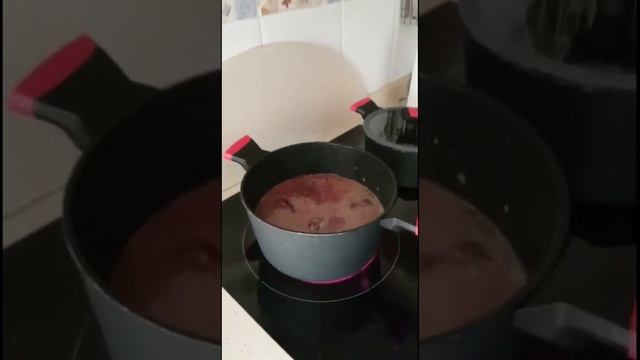 Carrilleras en salsa de vino tinto - Cómetelo todo смотреть онлайн