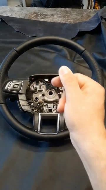 Преображение руля с подогревом Land Rover Range Rover Evoque #automobile #перетяжкаруля #топ #деньг смотреть онлайн