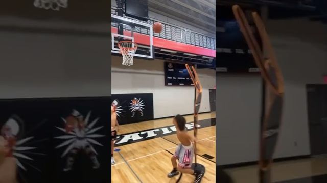 Gyms empty drill em!! смотреть онлайн