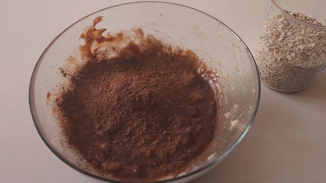 Chocolate oatmeal banana brownies | Easy and healthy 5 ingredient snack