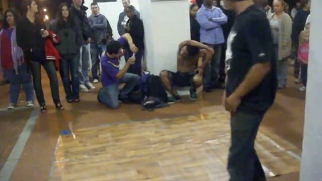 Freak Zombie Break Dancer