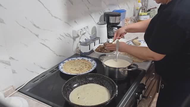 Солю ИКРУ Окуня. БЛИНЫ с начинкой. БРОККОЛИ в омлете. смотреть онлайн