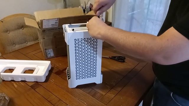 Unboxing Coolermaster's NC-100 Custom NUC9 Case смотреть онлайн