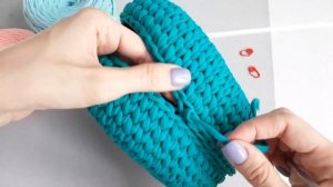 Круглая сумка вязанная из трикотажной пряжи крючком. Часть 2.