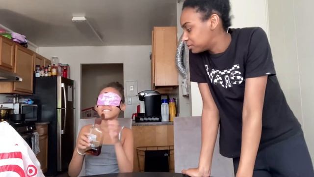 BLINDFOLDED GUESS THE OBJECT CHALLENGE | LUNDY AND RENNY! смотреть онлайн