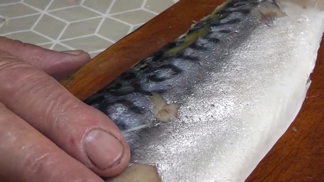 Нежнейшие ароматные и прекрасные на вкус ломтики скумбрии пикантной смотреть онлайн