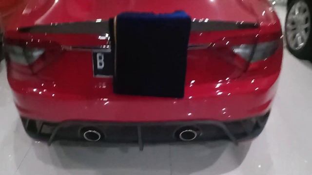 Maserati Granturismo MC Stradale kembarannya Ferrari смотреть онлайн