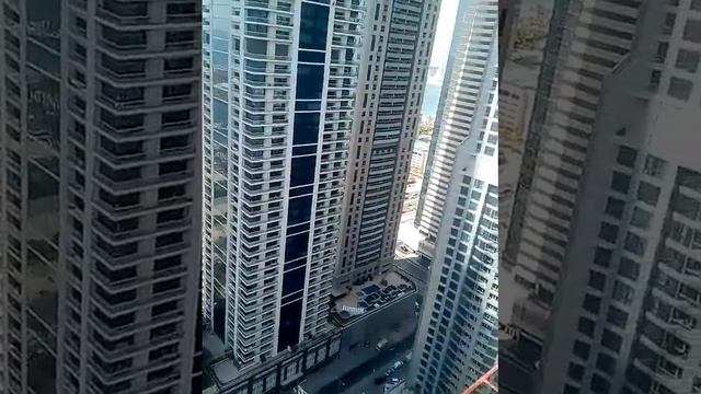 Sky view of Dubai Merina Marriott Hotel and Cayan Tower with palm jumeira.....high rise buildings.. смотреть онлайн