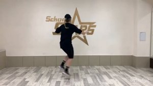 Танцы шаффл. Очень круто танцует, как парень в шляпе