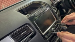 VW Touareg 7P Radio Sat Nav Head Unit MMI Touch Screen Removal - How To DIY Guide