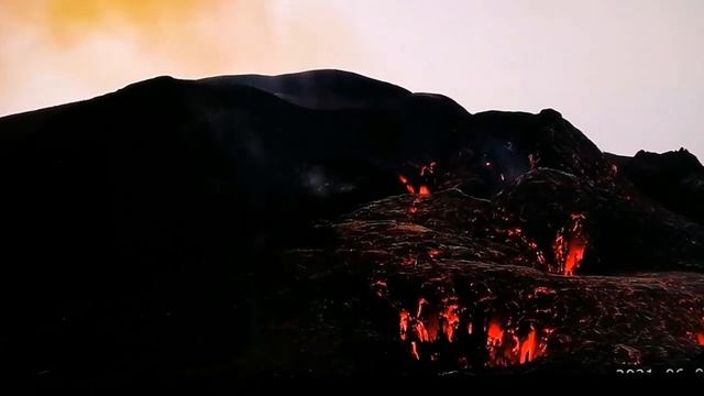 A Mini Lecture On Igneous Geology/Iceland Fagradalsfjall Volcano смотреть онлайн