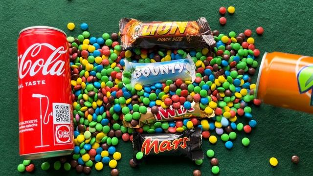 ASMR Relaxing with CocaCola Tin - M&M's mini and More Temptations - Satisfying Video смотреть онлайн