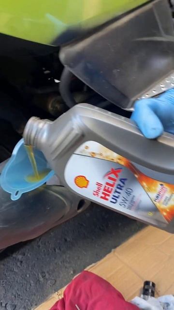 Shell helix ultra 5w40 fully synthic engine oil for yamaha Rs-Z 100cc scooter Change oil 殼牌 全合成機油SN смотреть онлайн