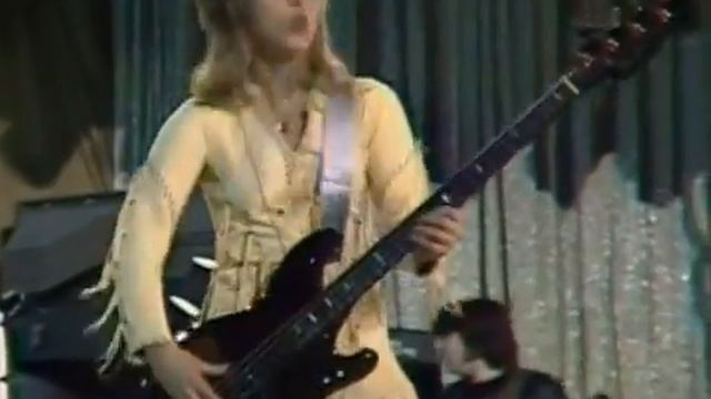 Татарин и К - Suzi Quatro уделала бас-гитару! смотреть онлайн