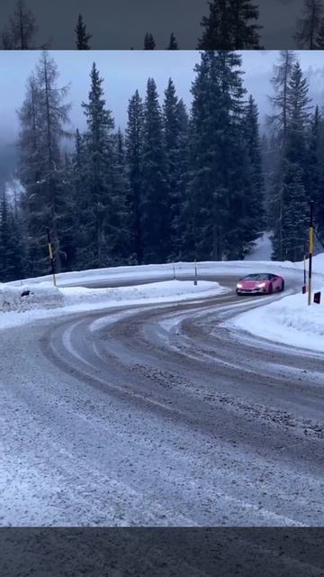 Lamborghini Huracan Drift on Snow #shorts #lamborghini #snow #snowdrifting #drift смотреть онлайн