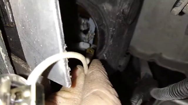 schimbare bec h3 proiector ceata / fog lamp change bulb смотреть онлайн