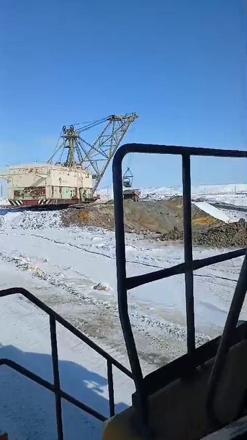 Шагающий экскаватор в деле! смотреть онлайн