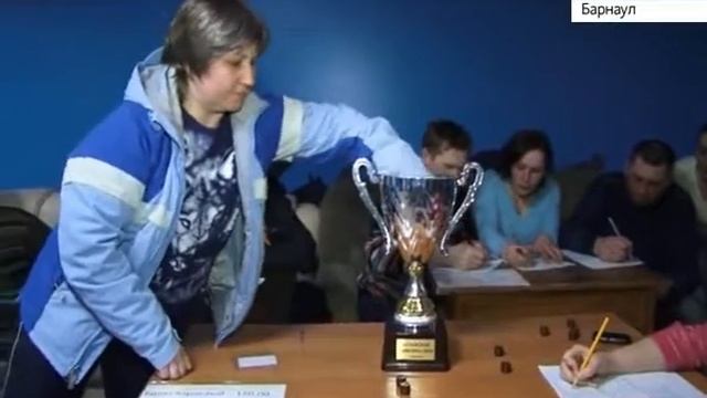 На главном ипподроме Алтайского края провели жеребьевку для участников скачек «Большие бега» смотреть онлайн