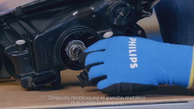 PHILIPS TUTORIAL - Cómo cambiar las lámparas de los faros de tu smart ForTwo смотреть онлайн