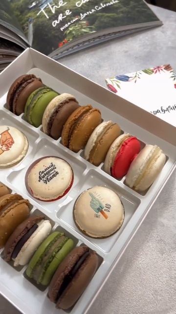 Пирожные для папы ❤️ #десерты #пирожные #подаркимосква #сладкиеподарки #macaron #макарон #макарони
