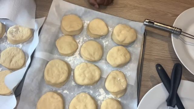 DONUTS // HOW TO MAKE DOUGHNUTS // 2 FILLINGS