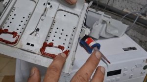 Стиральная машина LG течёт как проклеить бункер порошкаприёмника!