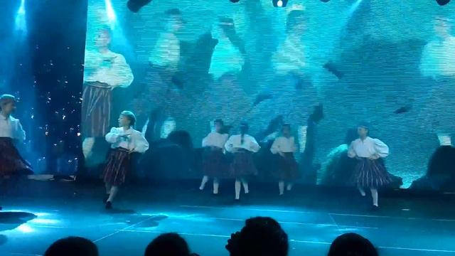 Перекрестки . Минск . Танец " Kaerajaan ".20.02.2016. смотреть онлайн
