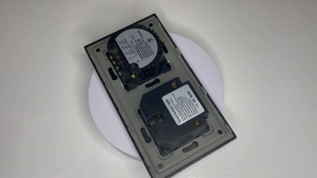 Умный выключатель тройной и умная WiFi розетка Terem Techno с Алисой черная VK-3-ROZ-W-чер смотреть онлайн