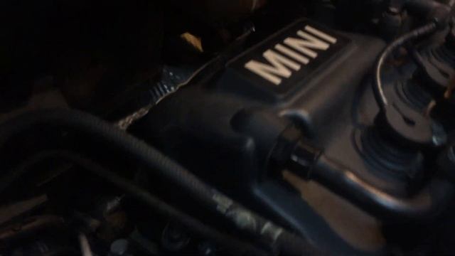 Mini Cooper S 2005 noise at start up and noise on rev down. Loose flex plate bolts. смотреть онлайн