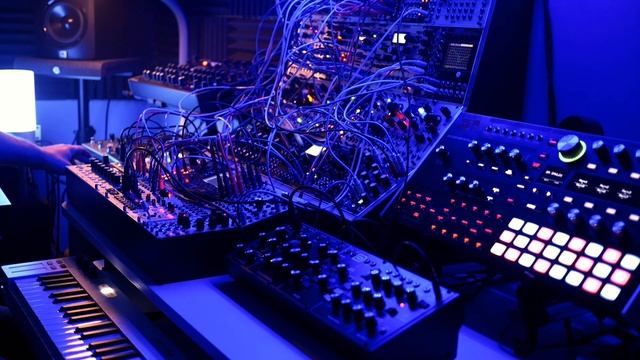 State Azure Alpha Scorpii - Ambient Modular (Eurorack, Hydrasynth, Peak, Model D) смотреть онлайн