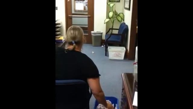 WilmU Office Olympics - Trash Can Basketball смотреть онлайн