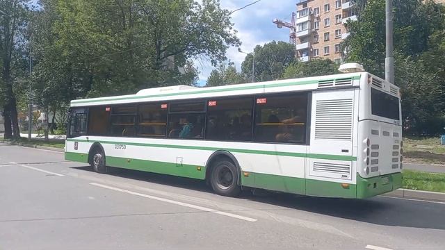 ЛиАЗ 5292.22 (2012 г.в.) проезжает мимо по Игральной улице (подробнее в описании) смотреть онлайн