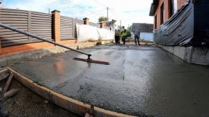 укладка черновой стяжки во дворе под брусчатку