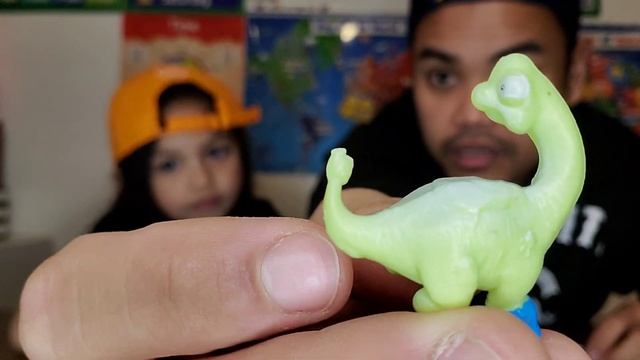 ZURU DINO ICE AGE SMASHERS UNBOXING AND REVIEW !!! смотреть онлайн