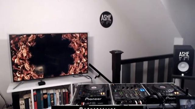 mau5trapLIVE: living room sessions with ASHE смотреть онлайн
