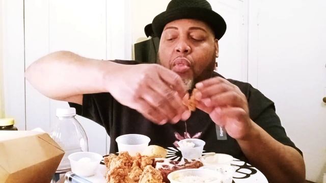 MUKBANG - HONEY BUTTER FRIED CHICKEN!! TWO MINI MEALS & A KICK-ASS BLACKBERRY BUTTERMILK PIE!!😋😋😋😋 смотреть онлайн