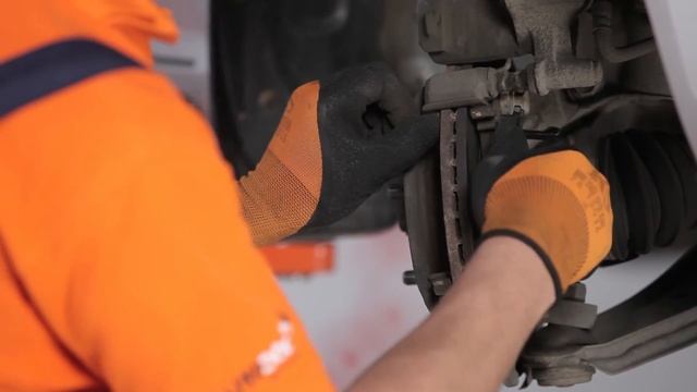 Cambio pastiglie freni anteriori HYUNDAI GETZ 1 TUTORIAL | AUTODOC смотреть онлайн