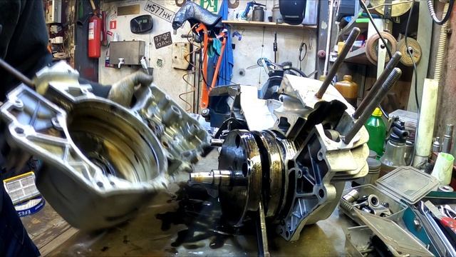 Дефектовка двигателя Ява 634 (Jawa 634) будни в мастерской