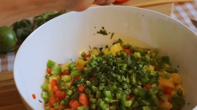 SUB) Fresh Pineapple Salsa Recipe / Don't Use Super Spicy Jalapeno Like Me